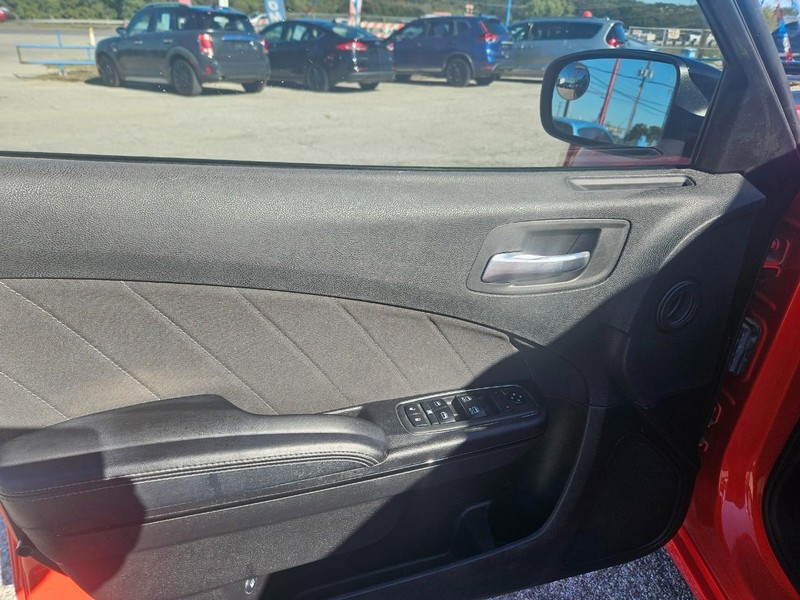 Dodge Charger Vehicle Full-screen Gallery Image 12