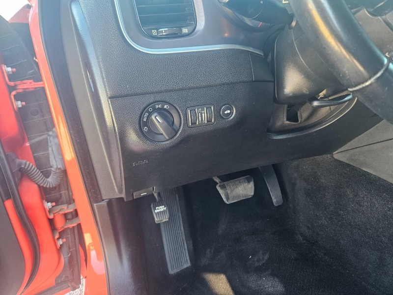 Dodge Charger Vehicle Full-screen Gallery Image 13