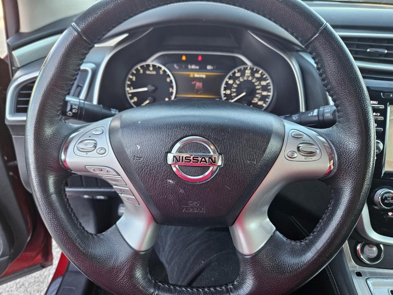 Nissan Murano Vehicle Full-screen Gallery Image 06