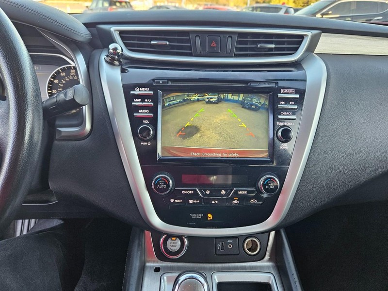 Nissan Murano Vehicle Full-screen Gallery Image 07