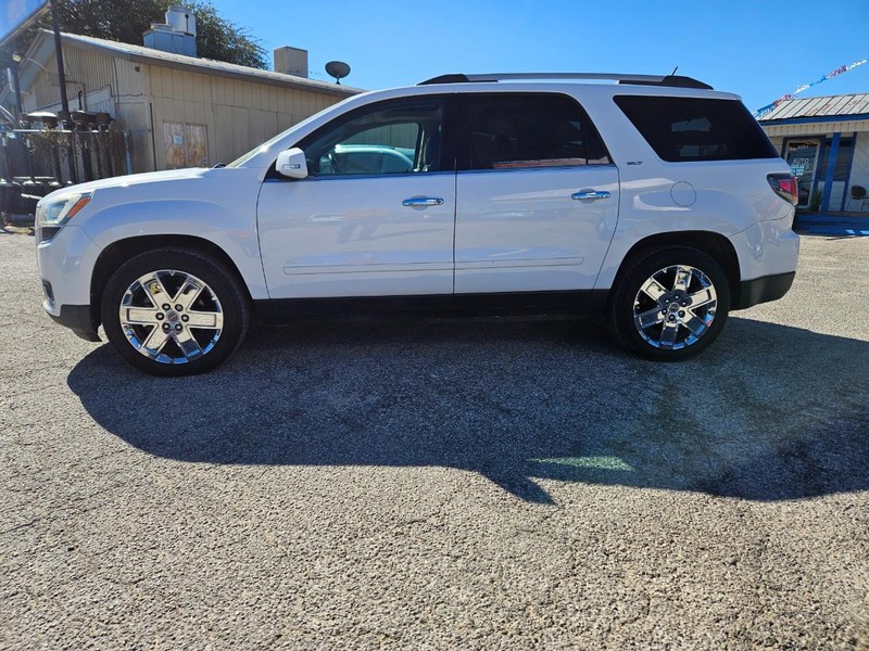 GMC Acadia Limited Vehicle Full-screen Gallery Image 02