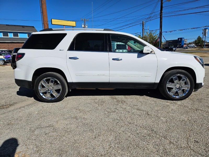 GMC Acadia Limited Vehicle Full-screen Gallery Image 04