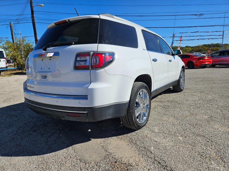 GMC Acadia Limited Vehicle Full-screen Gallery Image 05