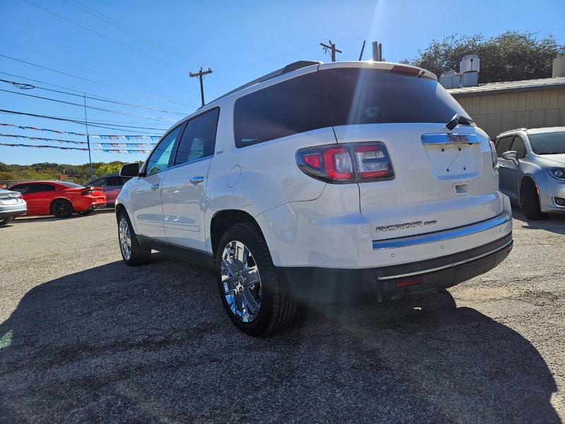 GMC Acadia Limited Vehicle Full-screen Gallery Image 06