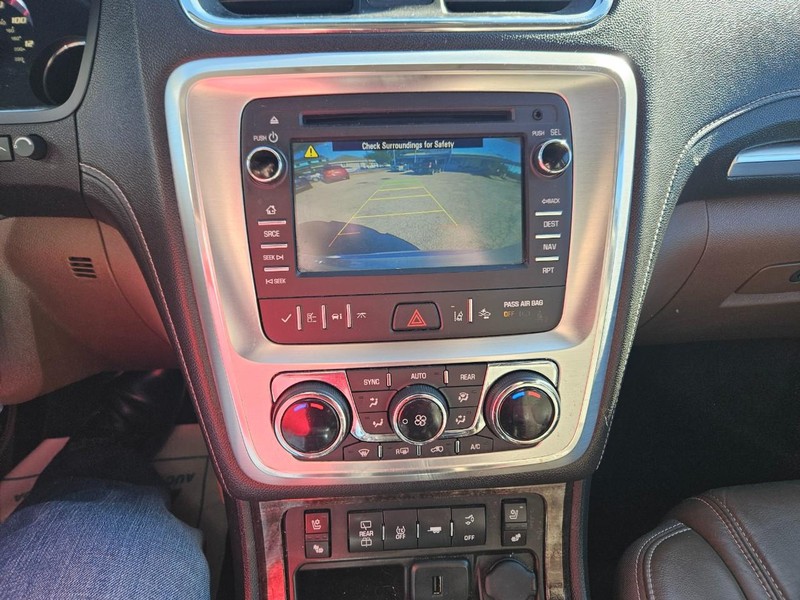 GMC Acadia Limited Vehicle Full-screen Gallery Image 08