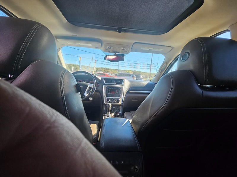 GMC Acadia Limited Vehicle Full-screen Gallery Image 10