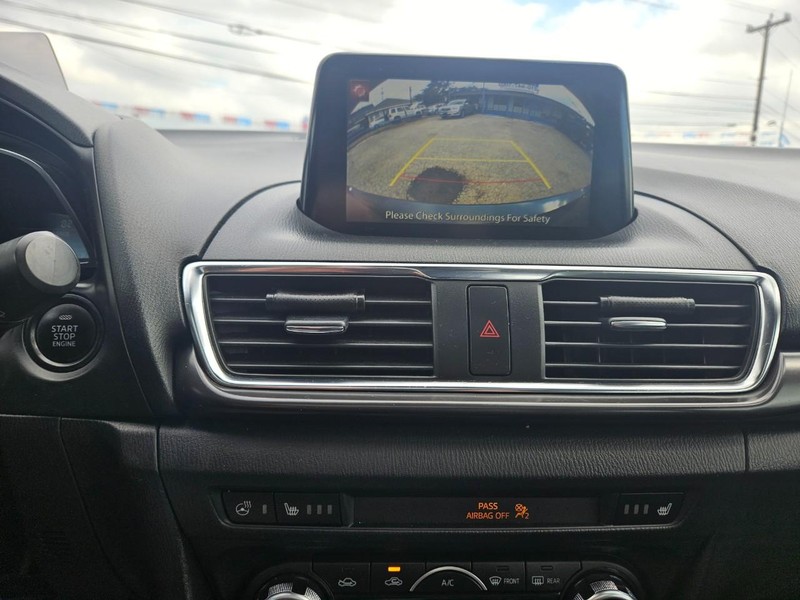 Mazda Mazda3 Hatchback Vehicle Full-screen Gallery Image 7