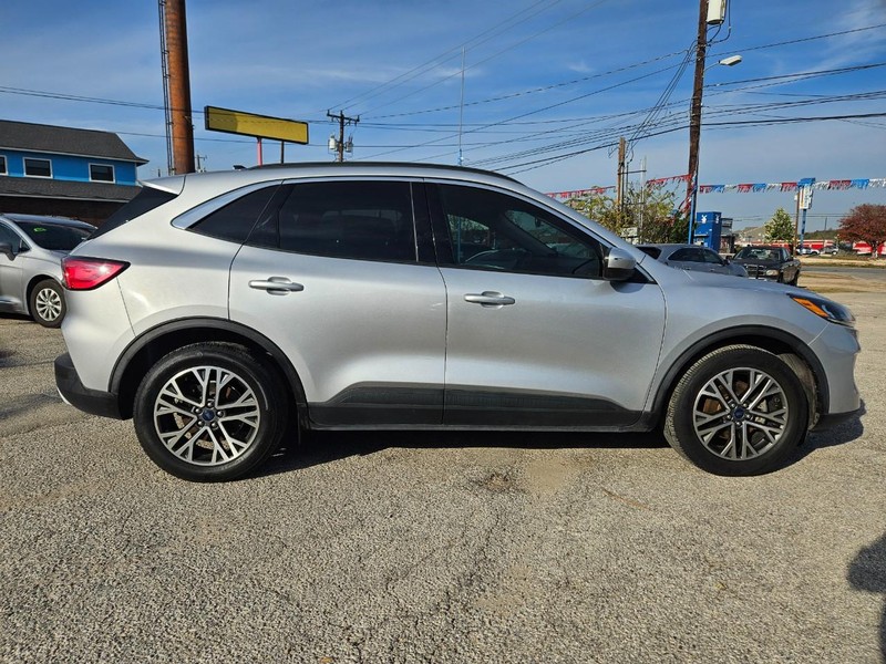 Ford Escape Vehicle Full-screen Gallery Image 2