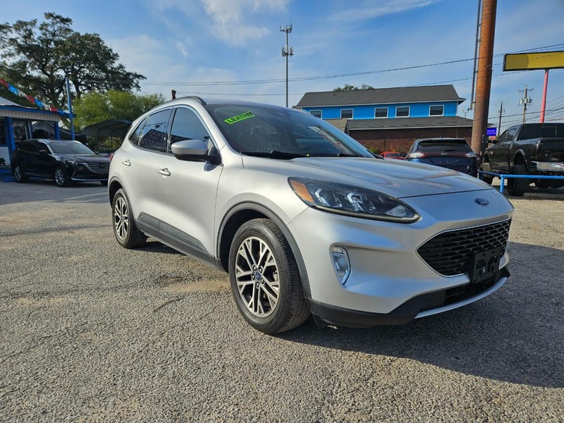 Ford Escape Vehicle Full-screen Gallery Image 3