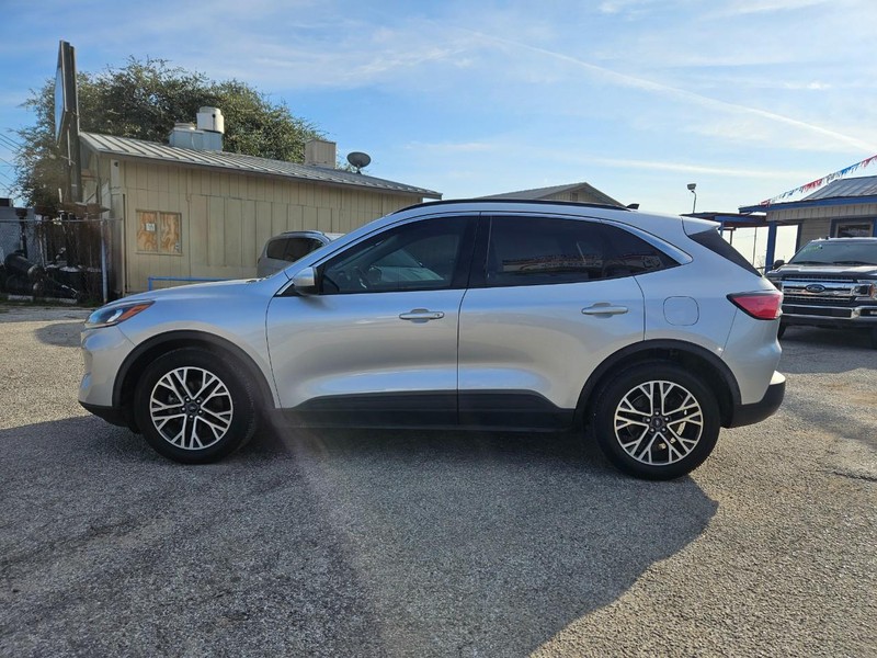 Ford Escape Vehicle Full-screen Gallery Image 4