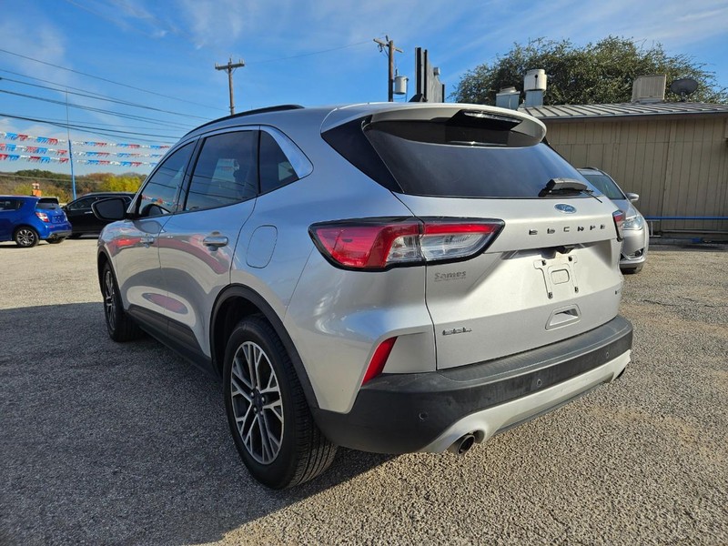 Ford Escape Vehicle Full-screen Gallery Image 6