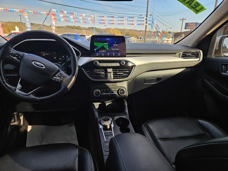 Ford Escape Vehicle Full-screen Gallery Image 10