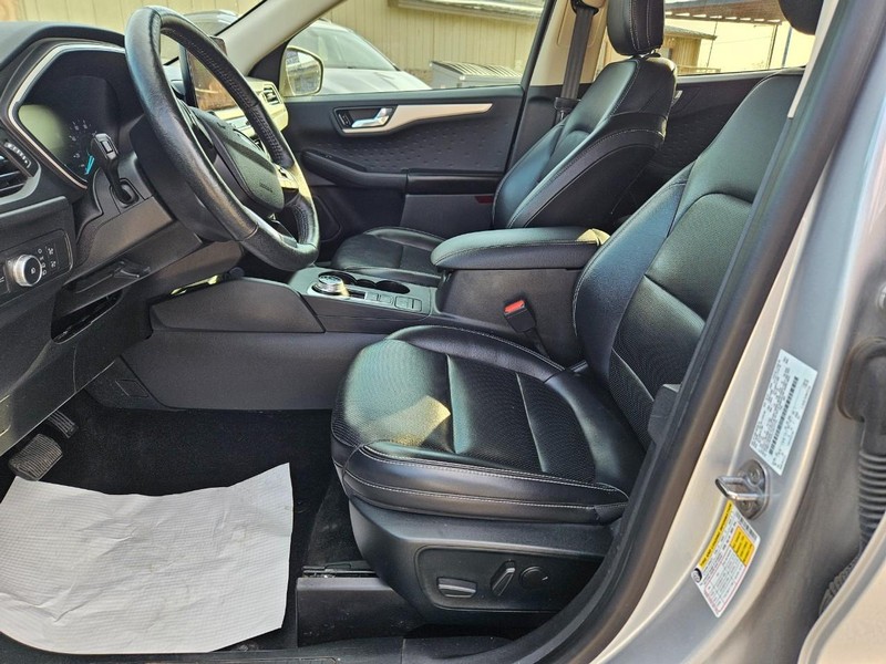 Ford Escape Vehicle Full-screen Gallery Image 12