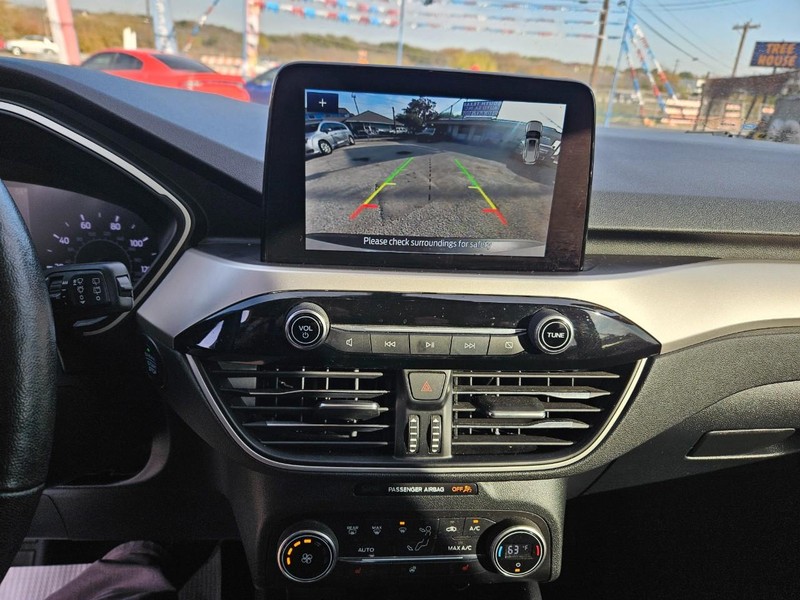 Ford Escape Vehicle Full-screen Gallery Image 13