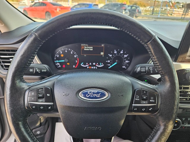 Ford Escape Vehicle Full-screen Gallery Image 14
