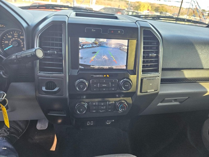 Ford F-150 Vehicle Full-screen Gallery Image 08