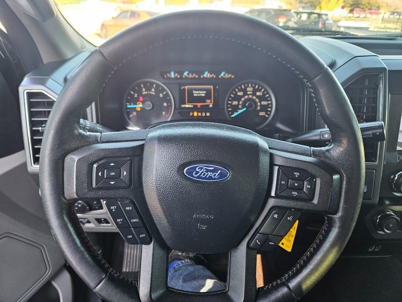 Ford F-150 Vehicle Full-screen Gallery Image 09