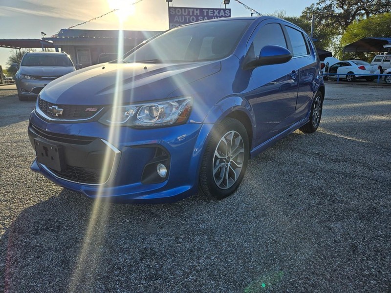 Chevrolet Sonic Vehicle Full-screen Gallery Image 03