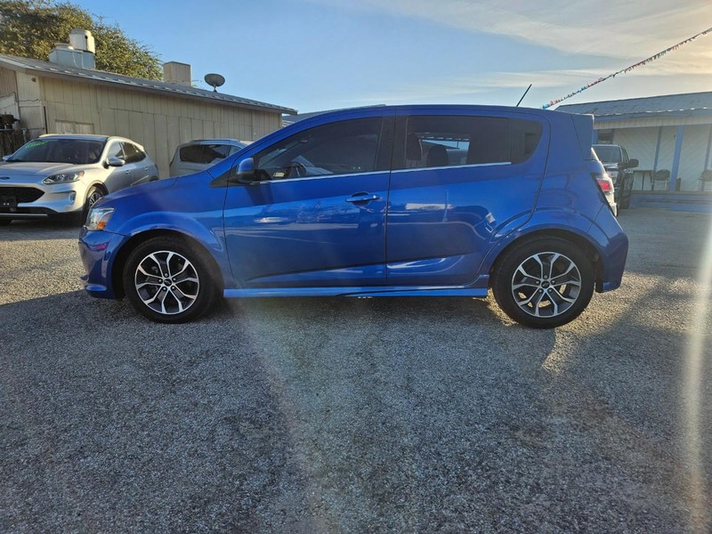 Chevrolet Sonic Vehicle Full-screen Gallery Image 04