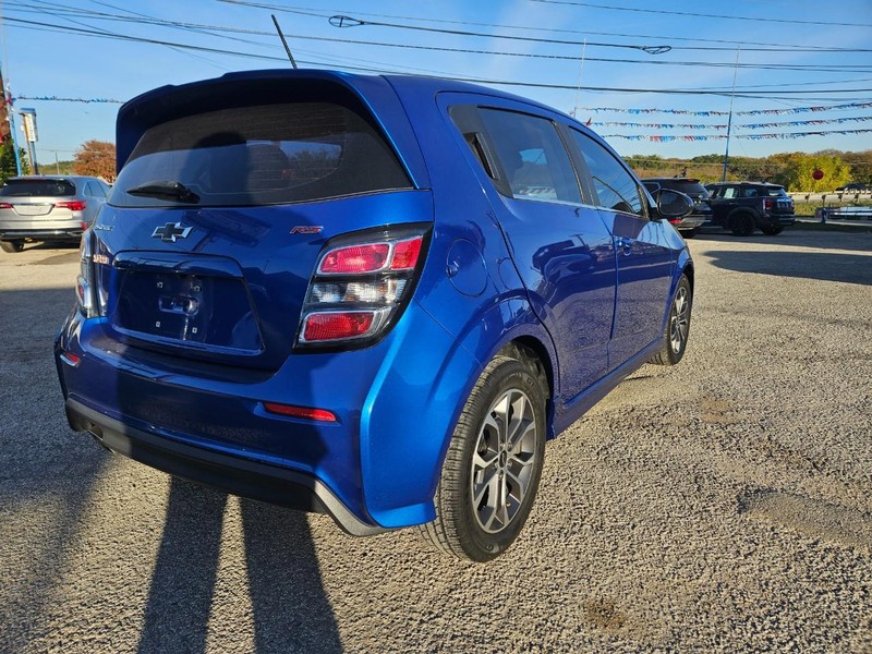 Chevrolet Sonic Vehicle Full-screen Gallery Image 06