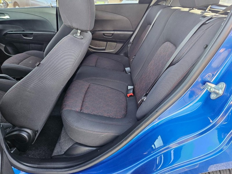 Chevrolet Sonic Vehicle Full-screen Gallery Image 08