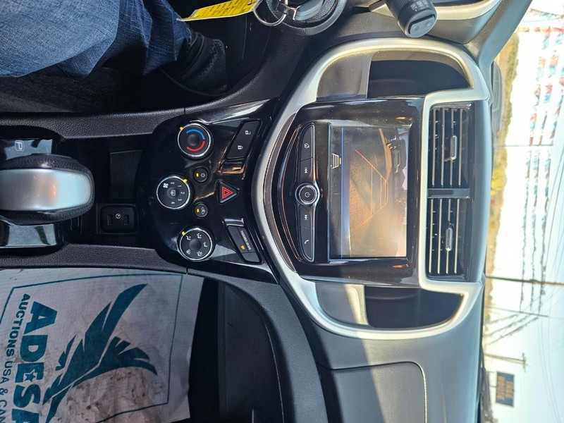 Chevrolet Sonic Vehicle Full-screen Gallery Image 10