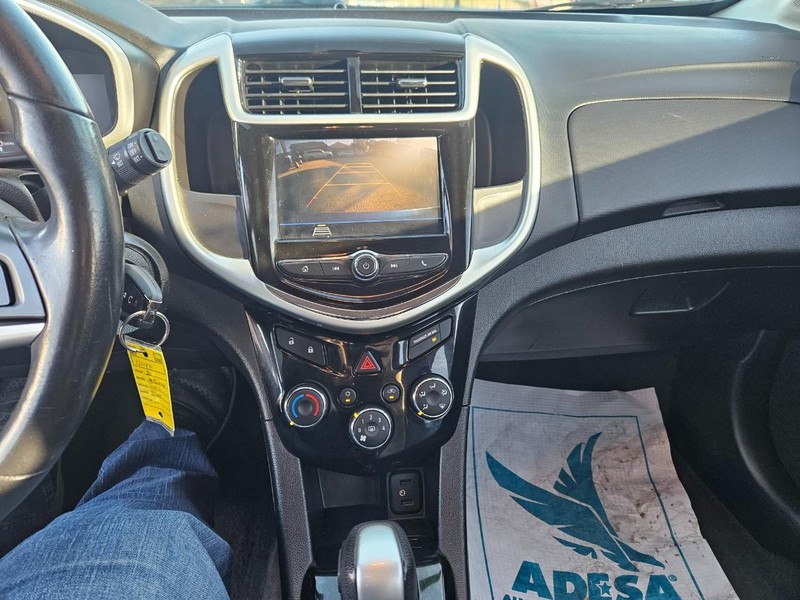 Chevrolet Sonic Vehicle Full-screen Gallery Image 12