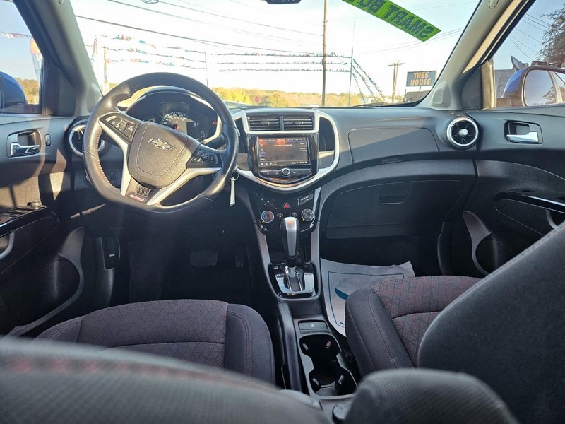 Chevrolet Sonic Vehicle Full-screen Gallery Image 13