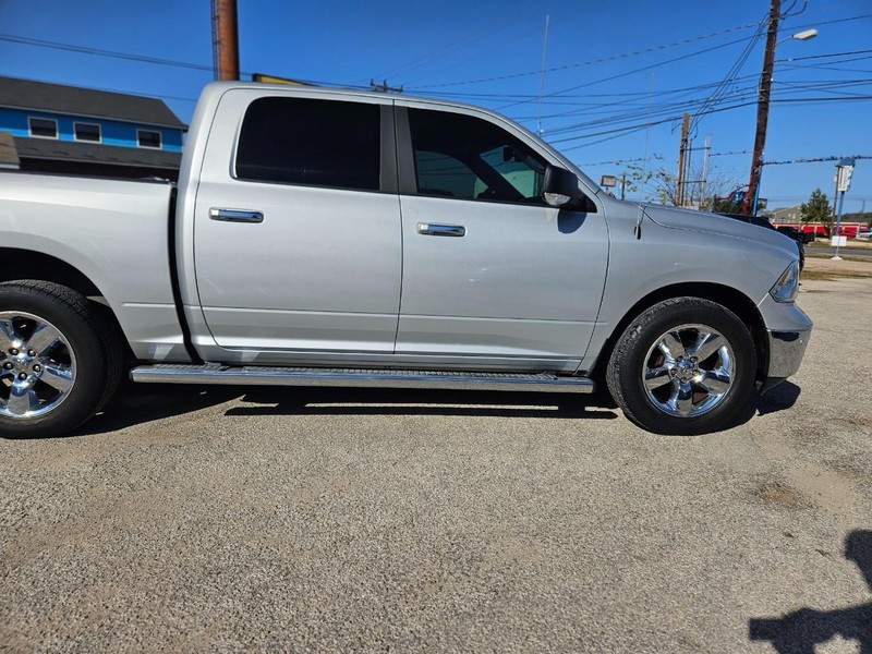 Ram 1500 Vehicle Full-screen Gallery Image 4