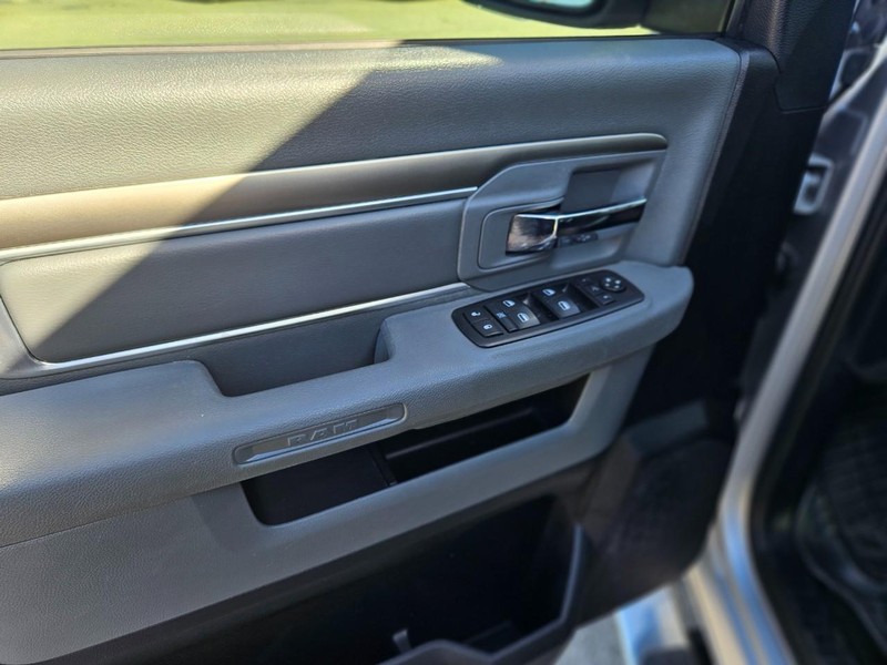 Ram 1500 Vehicle Full-screen Gallery Image 9
