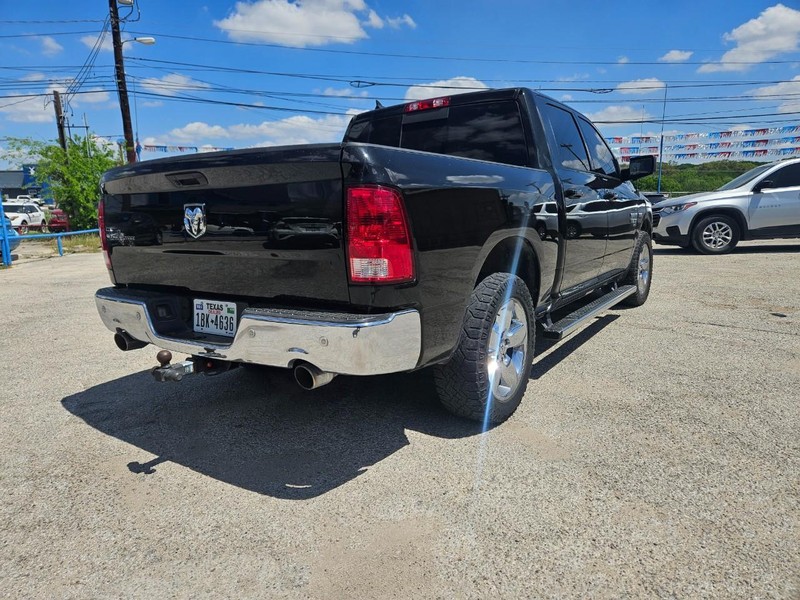 Ram 1500 Classic Vehicle Full-screen Gallery Image 5