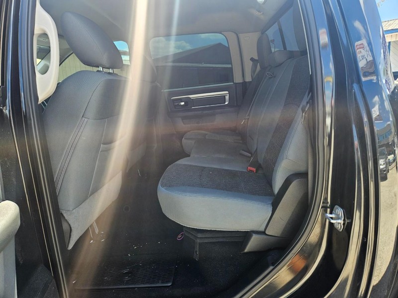 Ram 1500 Classic Vehicle Full-screen Gallery Image 8