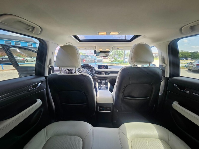 Mazda CX-5 Vehicle Full-screen Gallery Image 7