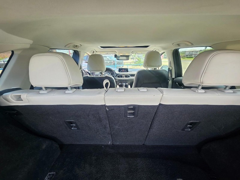 Mazda CX-5 Vehicle Full-screen Gallery Image 9