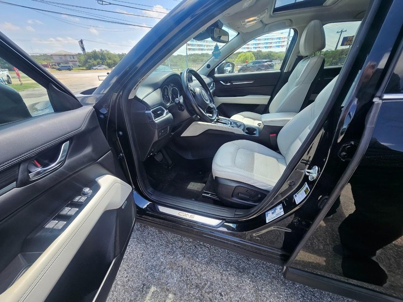 Mazda CX-5 Vehicle Full-screen Gallery Image 11