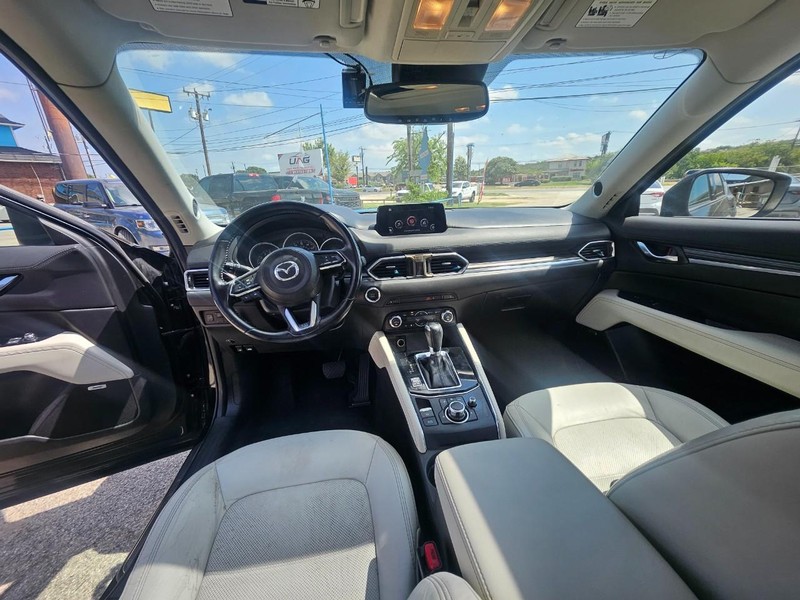 Mazda CX-5 Vehicle Full-screen Gallery Image 12
