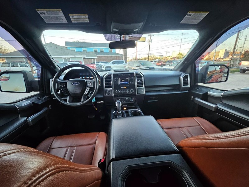 Ford F-150 Vehicle Full-screen Gallery Image 06