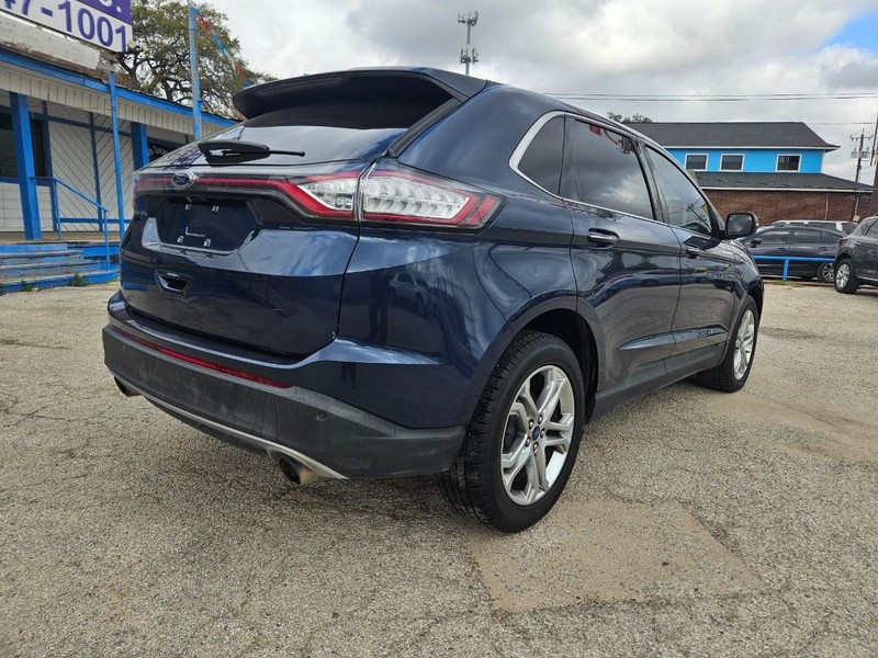 Ford Edge Vehicle Full-screen Gallery Image 02