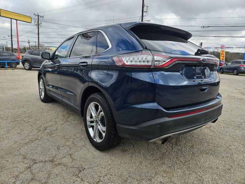 Ford Edge Vehicle Full-screen Gallery Image 04