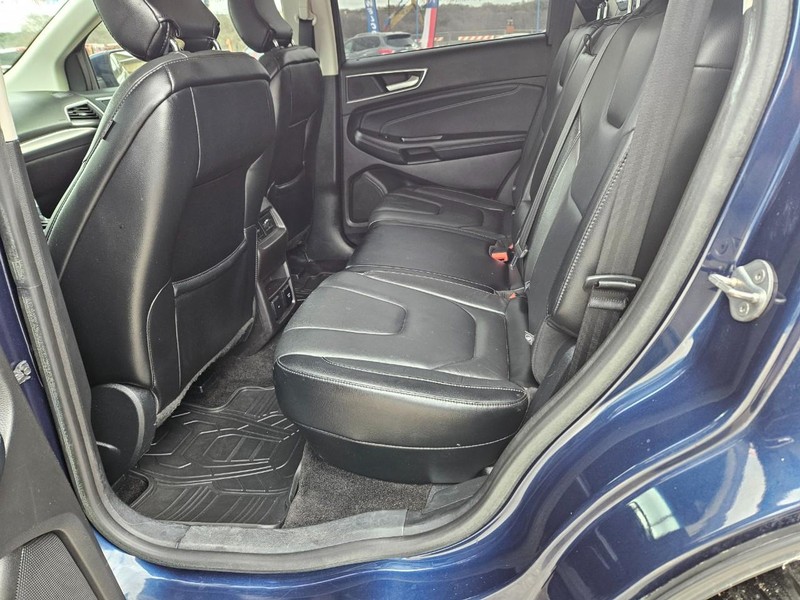 Ford Edge Vehicle Full-screen Gallery Image 07