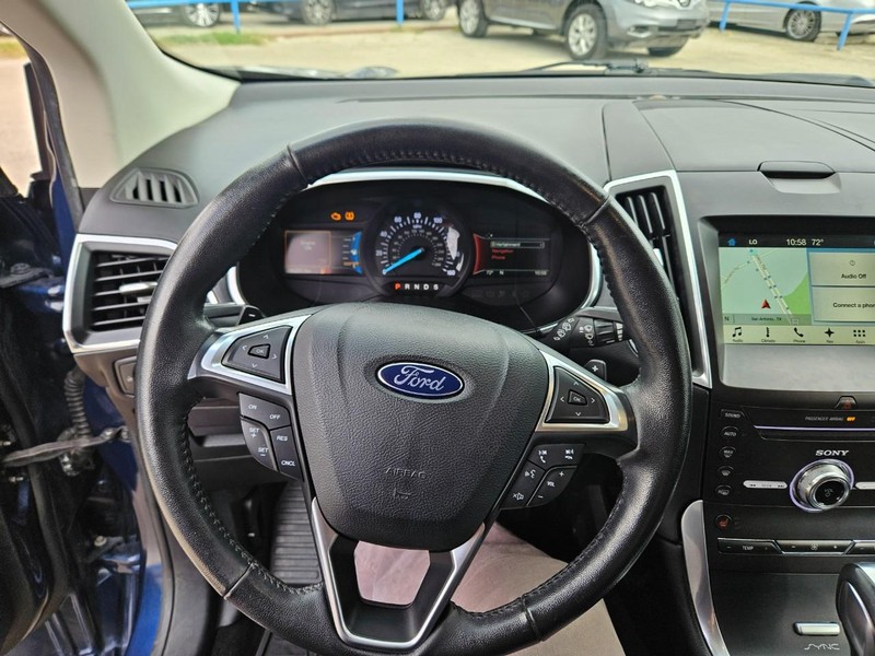 Ford Edge Vehicle Full-screen Gallery Image 08
