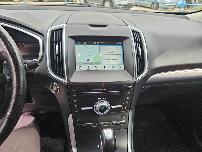 Ford Edge Vehicle Full-screen Gallery Image 10