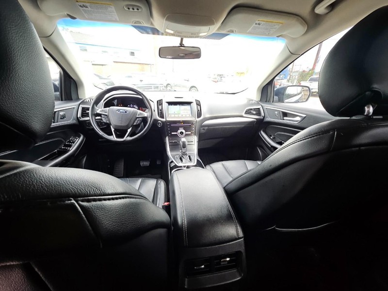 Ford Edge Vehicle Full-screen Gallery Image 13