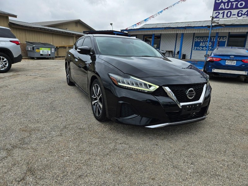 Nissan Maxima Vehicle Full-screen Gallery Image 02