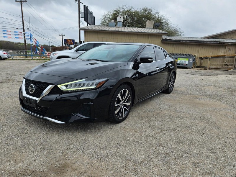 Nissan Maxima Vehicle Full-screen Gallery Image 03