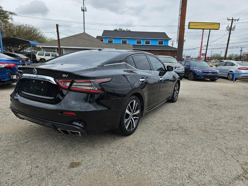 Nissan Maxima Vehicle Full-screen Gallery Image 04