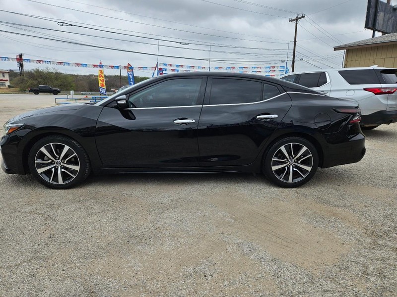 Nissan Maxima Vehicle Full-screen Gallery Image 05