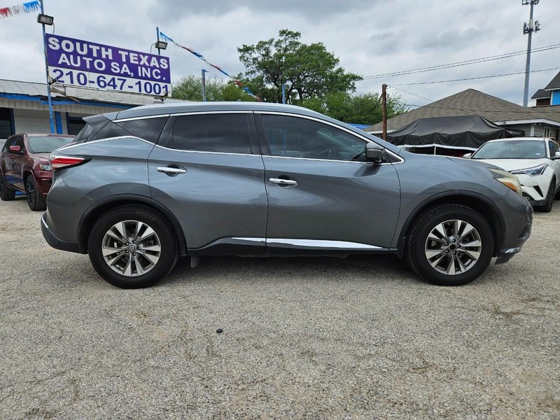 Nissan Murano Vehicle Full-screen Gallery Image 3