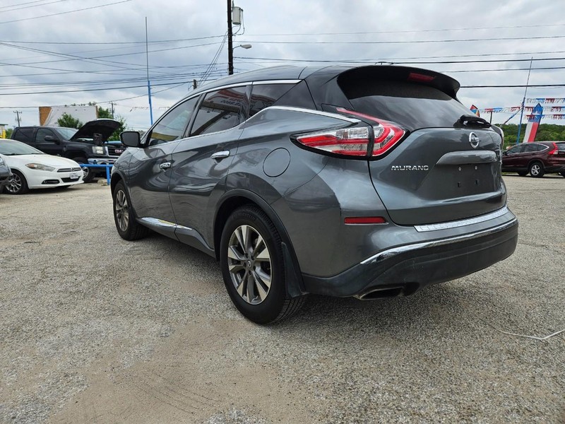 Nissan Murano Vehicle Full-screen Gallery Image 6