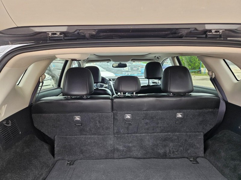 Nissan Murano Vehicle Full-screen Gallery Image 8